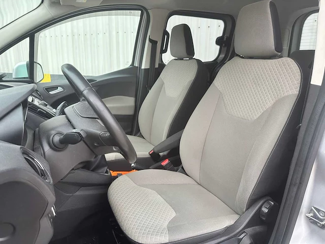 Ford tourneo 5 persoons courier titanium. t-332-lt - afbeelding 13 van  17