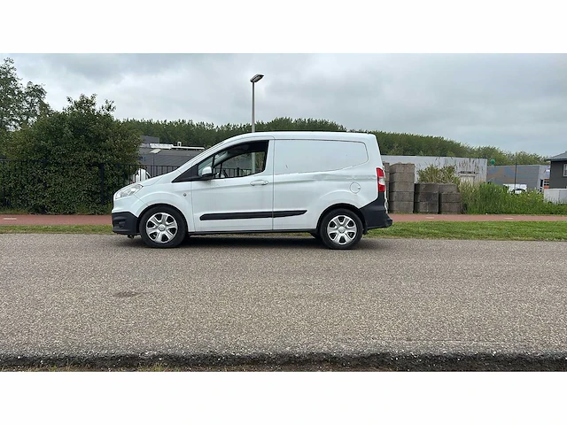 Ford transit courier 1.5 tdci trend | v-252-pj i - afbeelding 13 van  13
