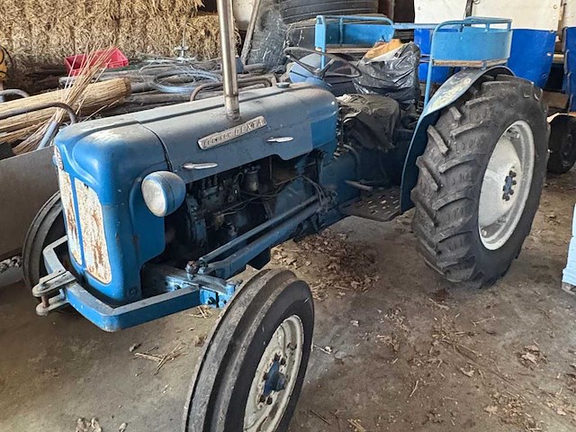 Fordson - dexta - tweewielaangedreven landbouwtractor - afbeelding 3 van  14