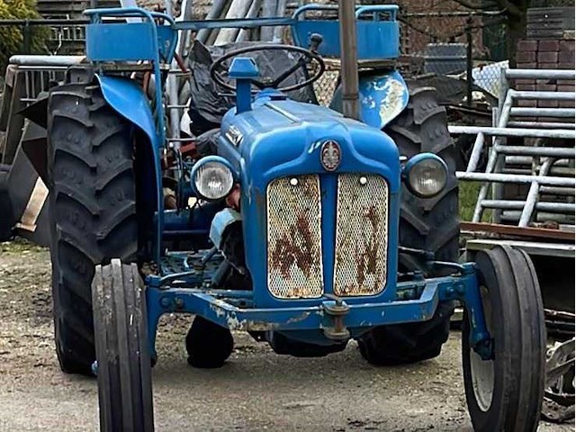 Fordson - dexta - tweewielaangedreven landbouwtractor - afbeelding 4 van  14