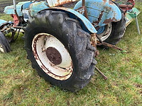 Fordson dexta oldtimer tractor - afbeelding 2 van  11
