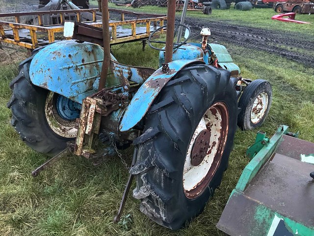 Fordson dexta oldtimer tractor - afbeelding 6 van  11