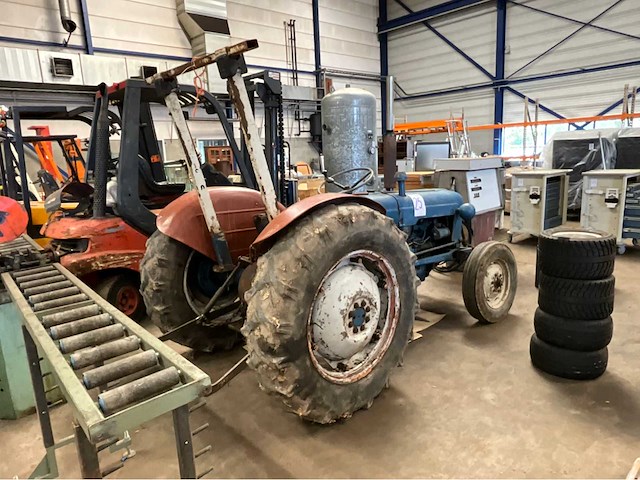 Fordson dexta oldtimer tractor - afbeelding 11 van  17