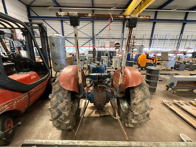 Fordson dexta oldtimer tractor - afbeelding 12 van  17