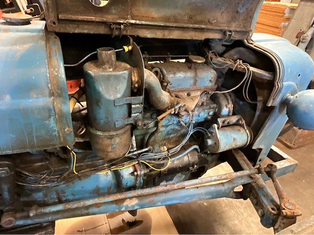 Fordson dexta oldtimer tractor - afbeelding 2 van  4