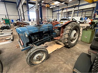 Fordson dexta oldtimer tractor - afbeelding 1 van  4