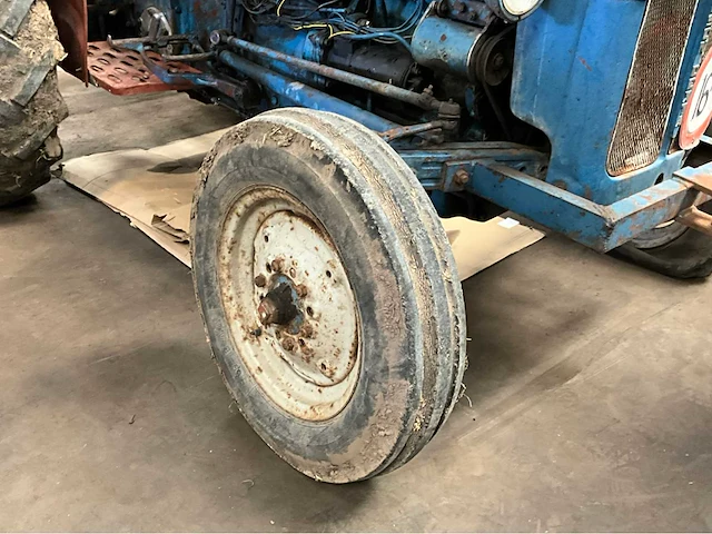 Fordson dexta oldtimer tractor - afbeelding 7 van  17