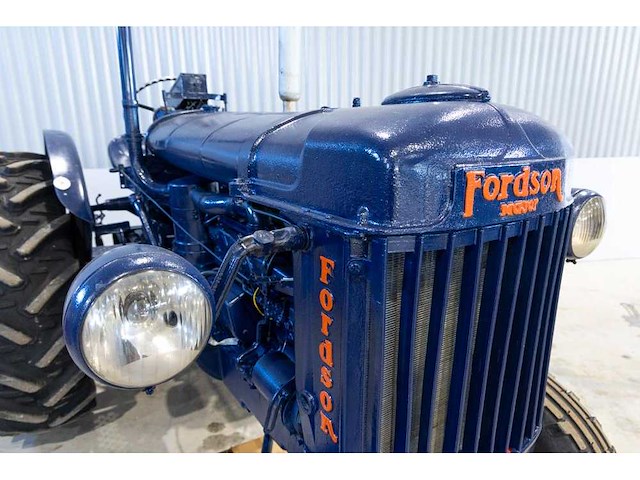 Fordson major oldtimer tractor - afbeelding 1 van  18