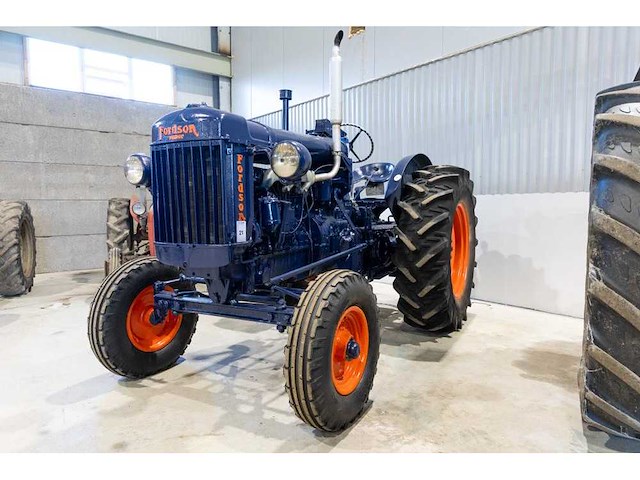 Fordson major oldtimer tractor - afbeelding 13 van  18