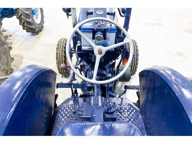Fordson major oldtimer tractor - afbeelding 17 van  18