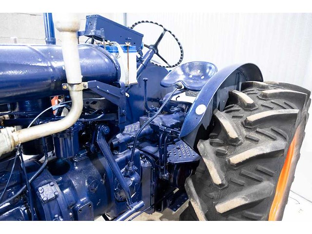 Fordson major oldtimer tractor - afbeelding 18 van  18