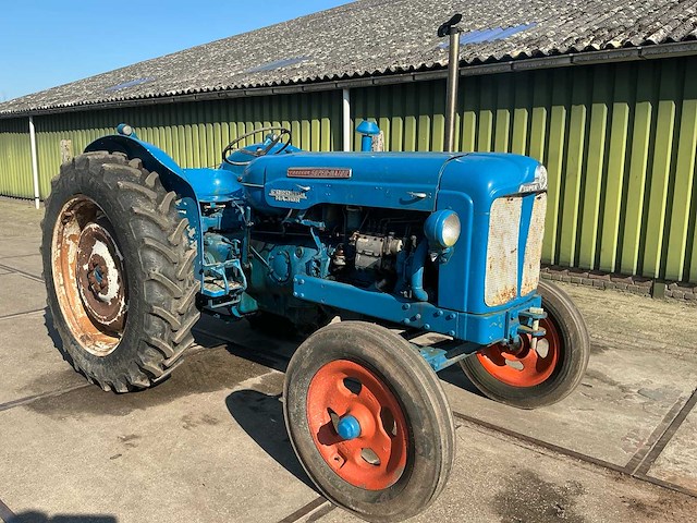 Fordson major oldtimer tractor - afbeelding 7 van  12