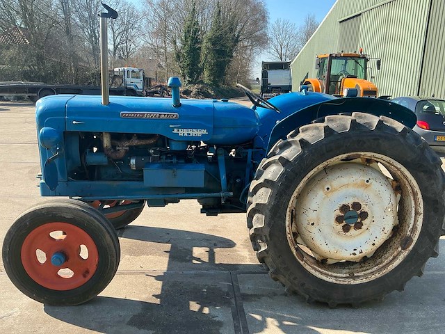 Fordson major oldtimer tractor - afbeelding 9 van  12