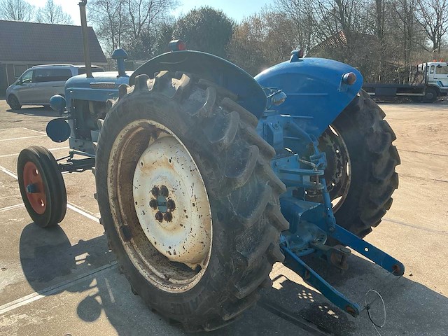 Fordson major oldtimer tractor - afbeelding 11 van  12