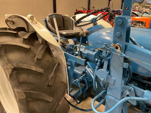 Fordson major super oldtimer tractor - afbeelding 7 van  18