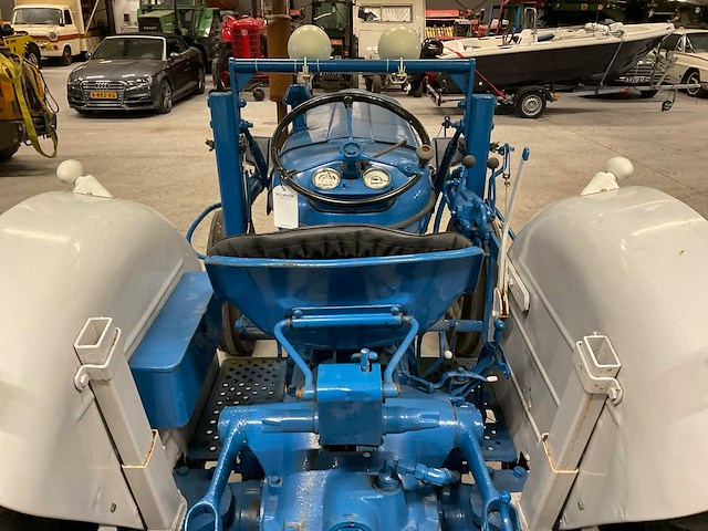 Fordson major super oldtimer tractor - afbeelding 9 van  18