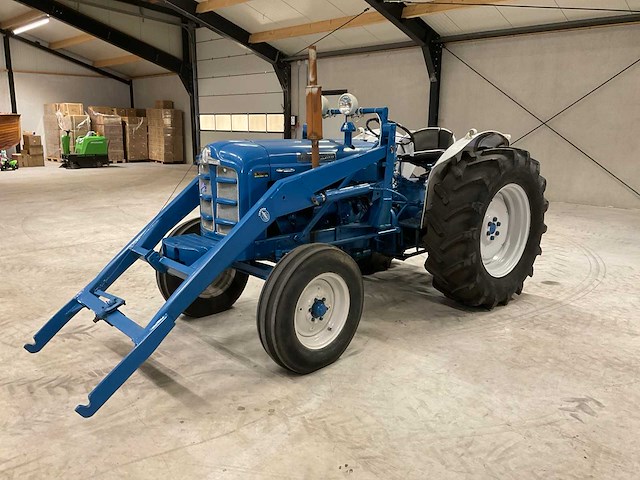 Fordson major super oldtimer tractor - afbeelding 11 van  18