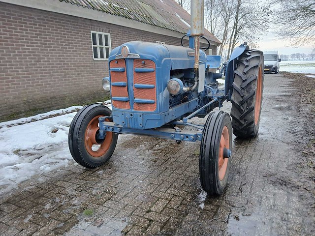Fordson super major oldtimer tractor - afbeelding 1 van  12