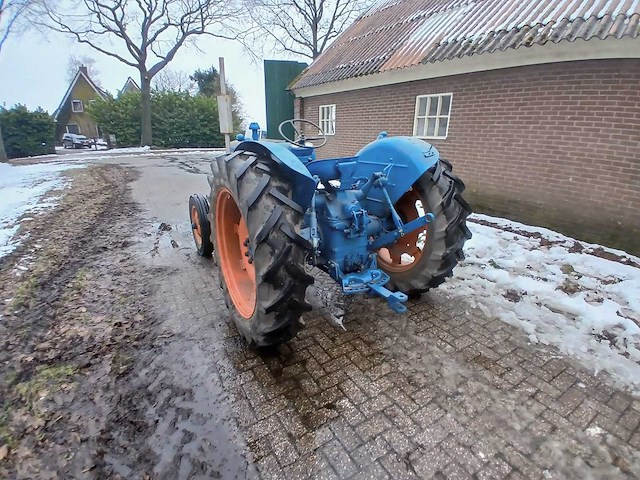 Fordson super major oldtimer tractor - afbeelding 9 van  12