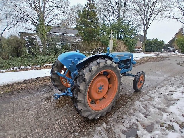 Fordson super major oldtimer tractor - afbeelding 10 van  12