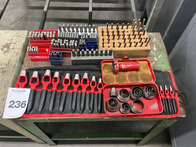 Format slag cijfers, -letters en gaten ponsen - afbeelding 1 van  7