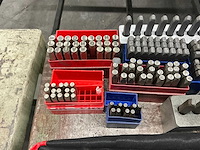 Format slag cijfers, -letters en gaten ponsen - afbeelding 3 van  7