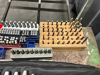 Format slag cijfers, -letters en gaten ponsen - afbeelding 4 van  7