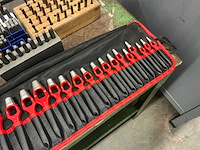 Format slag cijfers, -letters en gaten ponsen - afbeelding 6 van  7