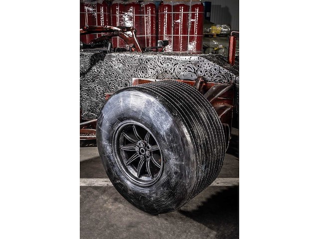 Formule 1-auto van gerecycled metaal - afbeelding 10 van  12