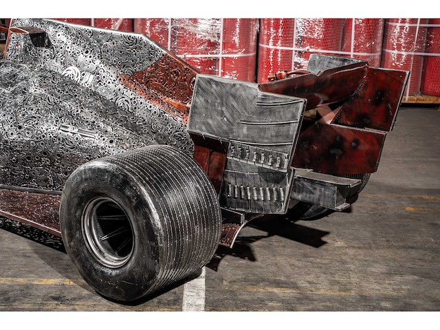 Formule 1-auto van gerecycled metaal - afbeelding 12 van  12