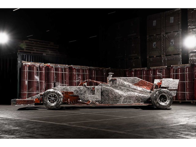 Formule 1-auto van gerecycled metaal - afbeelding 3 van  12