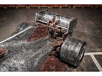 Formule 1-auto van gerecycled metaal - afbeelding 6 van  12
