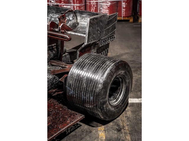 Formule 1-auto van gerecycled metaal - afbeelding 7 van  12