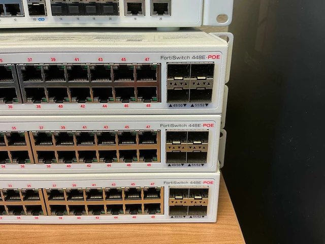Fortinet - fortiswitch 448e-poe - switch - afbeelding 4 van  4