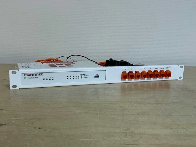 Fortinet fg-50e firewall - afbeelding 1 van  4