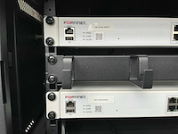 Fortinet fortiswitch 124f-poe 24-poorts gigabit switch (2x) - afbeelding 2 van  6