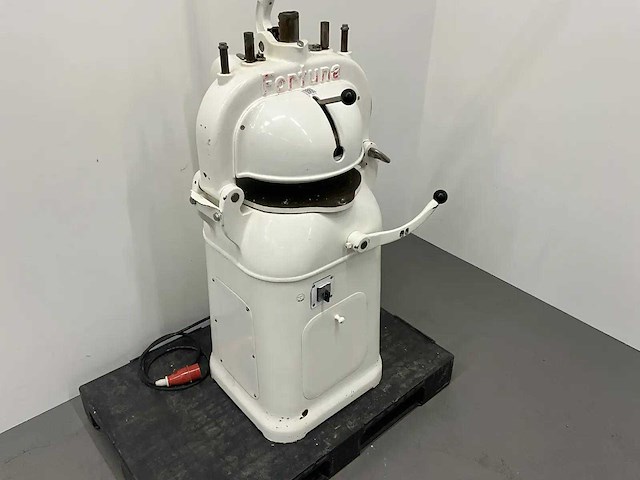 Fortuna - halfautomatische verdeel- en opbolmachine - afbeelding 4 van  7