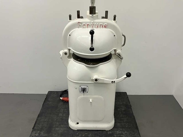 Fortuna - halfautomatische verdeel- en opbolmachine - afbeelding 7 van  7