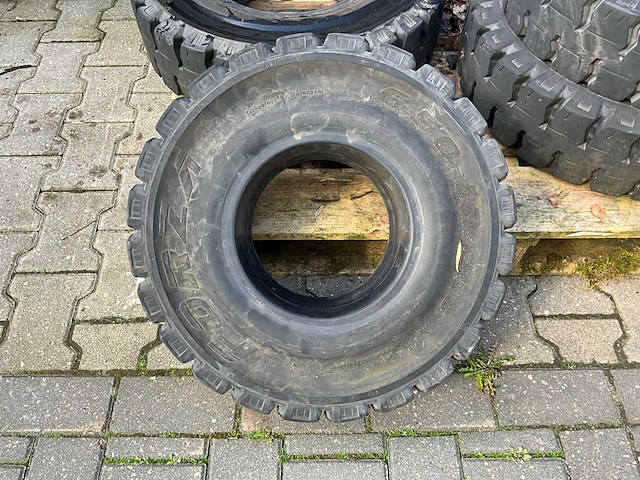 Forza volrubber heftruck bandenset - afbeelding 2 van  5