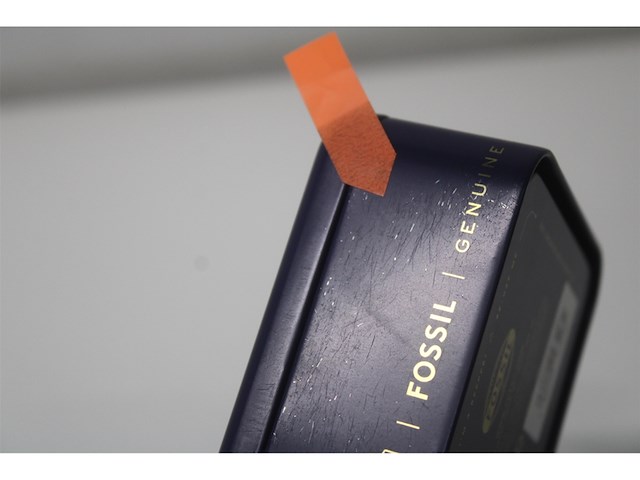 Fossil jf04532710 heritage crest goudkleurige roestvrijstalen oorknopjes - afbeelding 4 van  4