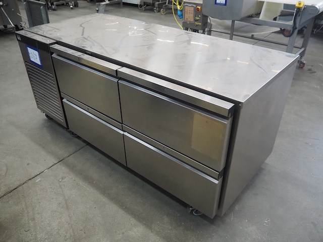 Foster - afbeelding 1 van  8