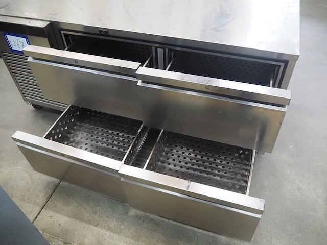 Foster - afbeelding 5 van  8