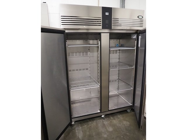 Foster - afbeelding 3 van  9