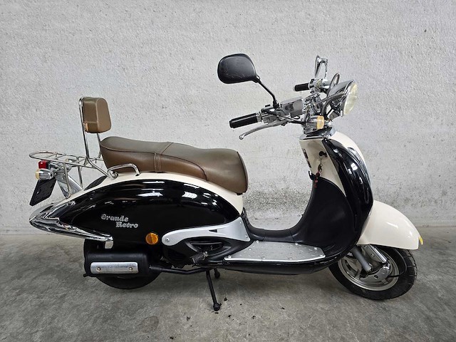 Fosti - bromscooter - grande retro - 4t 45km uitvoering d264sb - afbeelding 2 van  7