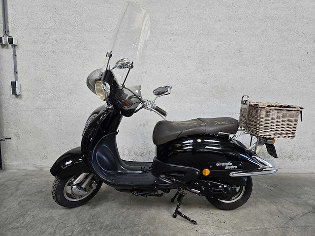 Fosti - snorscooter - grande retro - 4t 25km uitvoering f045bl - afbeelding 1 van  6