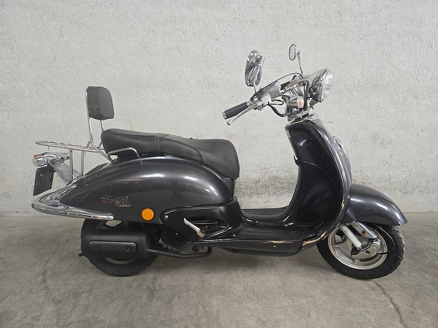 Fosti - snorscooter - retro - 4t 25km uitvoering f969kn - afbeelding 1 van  4