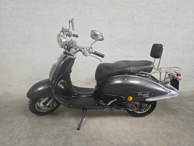 Fosti - snorscooter - retro - 4t 25km uitvoering f969kn - afbeelding 1 van  7