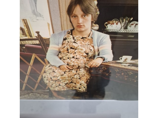 Foto in lijst, bodegom, interieur, woonwagenkamp stadskanaal, 1984 - afbeelding 4 van  7