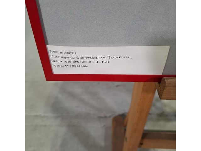 Foto in lijst, bodegom, interieur, woonwagenkamp stadskanaal, 1984 - afbeelding 5 van  7