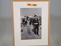 Foto in lijst, jac. de nijs/anefo, aankomst rolling stones op schiphol, 1967 - afbeelding 1 van  7